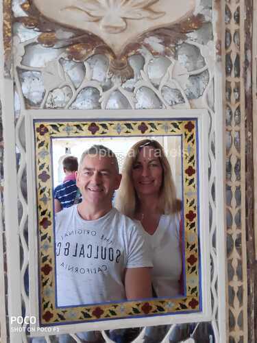 foreigner couple in tajmahal